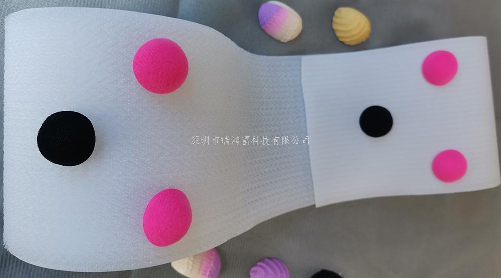 深圳市瑞鴻富科技有限公司是集于研發(fā)生產(chǎn)尼龍粘扣帶魔術貼、射出勾魔術貼、蘑菇頭魔術貼、細軟勾魔術貼、勾毛同體魔術貼、不抓毛魔術貼、發(fā)卷帶魔術貼、高周波電壓魔術貼、阻燃型防火魔術貼、背靠背粘扣帶,魔術貼捆綁帶,魔術貼扎帶、背膠沖型魔術貼、松緊彈力魔術貼、、3M魔術貼、魔術布/OK布、注塑袖口魔術貼、3D VR眼鏡頭帶、運動器材魔術貼、醫(yī)用魔術貼、數(shù)據(jù)線收納皮扣、研磨片魔術貼、特殊魔術貼等產(chǎn)品為粘扣扎帶提供最好的解決方案定制加工的大型廠家之一