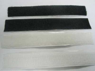 深圳市瑞鴻富科技有限公司耐高溫背膠魔術(shù)貼 背膠自粘魔術(shù)貼耐熱性：在180℃軟化，于215℃-220℃開始熔化。魔術(shù)貼規(guī)格：10mm、16mm、20mm、25mm、30mm、50mm、60mm、80mm、100mm、110mm、130mm等多種規(guī)格 公司專業(yè)魔術(shù)貼背膠加工： 1.背膠自粘魔術(shù)貼打樣時(shí)間：1工作日完成 2.背膠魔術(shù)貼后加工內(nèi)容：分條，切片，沖型，排料，PP袋包裝，貼合 3.背膠魔術(shù)貼膠水型號(hào)：黃膠，普通膠，耐高溫膠，防水膠，背貼膠，3M膠等 4.背膠魔術(shù)貼應(yīng)用范圍：紙類，塑膠類，五金型等 5.客戶可免費(fèi)拿樣 詳細(xì)介紹 膠水：常溫膠（熱溶膠）、特粘膠、耐寒膠、耐高溫膠等，所提供的膠水均為環(huán)保膠水 用途：產(chǎn)品廣泛用于服裝鞋帽、手套、皮包、沙發(fā)、車船、座墊、航空用品、塑膠雨披、窗簾、玩具、 睡袋、體育運(yùn)動(dòng)器材、音響器材、醫(yī)療器械、帳篷、小輪車護(hù)套以及各類軍工產(chǎn)品、電子電線、充電 器、陳列用具等。適用于家居設(shè)計(jì)中無損安裝，也就是說采用這個(gè)東西，對于你原來物件的表面，完 全是無損的，當(dāng)你不再需要了，可以用很簡單的辦法去除掉，不留任何的殘漬，也不會(huì)損壞你物件的外觀。