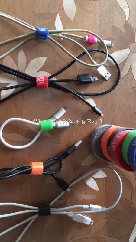 魔術(shù)貼扎帶廠家 產(chǎn)品介紹:背對(duì)背型魔術(shù)貼(粘扣帶)/ 魔術(shù)貼綁線帶特性及用途:采用進(jìn)口膠將魔術(shù)貼毛面與勾面(A+B),進(jìn)行復(fù)合,使毛勾不在同一面上。用在電線電纜、光纖光纜、玩具、電子電器等。也可按客人要求設(shè)計(jì)樣式.或供應(yīng)原材料,自行裁切。還可印刷公司LOGO、網(wǎng)址及廣告促銷信息等。 材質(zhì): 1、粘扣布背對(duì)塑膠勾 2、粘扣布背對(duì)普通勾 3、普通毛背對(duì)普通勾 4、粘扣布背對(duì)蘑菇勾 5、不抓毛背普通勾等; 尺寸:規(guī)格有多種,按客要求生產(chǎn)不同規(guī)格長(zhǎng)度,如有需要,可來電索樣。顏色:現(xiàn)有顏色為黑、白、紅、黃、藍(lán)、綠等色,特殊顏色量量大可訂做.環(huán)保:本產(chǎn)品依據(jù)《進(jìn)出口染色紡織品和皮革制品中禁用偶氮染料的檢驗(yàn)方法》標(biāo)準(zhǔn)進(jìn)行檢測(cè)。不含偶氮及其它23種有害物質(zhì)。符合歐洲ROHS標(biāo)準(zhǔn)。-專業(yè)生產(chǎn)魔術(shù)貼捆綁帶,提供魔術(shù)貼捆綁帶產(chǎn)品圖片了解,找魔術(shù)貼捆綁帶生產(chǎn)廠家深圳市瑞鴻富科技有限公司 魔術(shù)貼扎帶廠家 產(chǎn)品介紹:背對(duì)背型魔術(shù)貼(粘扣帶)/ 魔術(shù)貼綁線帶特性及用途:采用進(jìn)口膠將魔術(shù)貼毛面與勾面(A+B),進(jìn)行復(fù)合,使毛勾不在同一面上。用在電線電纜、光纖光纜、玩具、電子電器等。也可按客人要求設(shè)計(jì)樣式.或供應(yīng)原材料,自行裁切。還可印刷公司LOGO、網(wǎng)址及廣告促銷信息等。 材質(zhì): 1、粘扣布背對(duì)塑膠勾 2、粘扣布背對(duì)普通勾 3、普通毛背對(duì)普通勾 4、粘扣布背對(duì)蘑菇勾 5、不抓毛背普通勾等; 尺寸:規(guī)格有多種,按客要求生產(chǎn)不同規(guī)格長(zhǎng)度,如有需要,可來電索樣。顏色:現(xiàn)有顏色為黑、白、紅、黃、藍(lán)、綠等色,特殊顏色量量大可訂做.環(huán)保:本產(chǎn)品依據(jù)《進(jìn)出口染色紡織品和皮革制品中禁用偶氮染料的檢驗(yàn)方法》標(biāo)準(zhǔn)進(jìn)行檢測(cè)。不含偶氮及其它23種有害物質(zhì)。符合歐洲ROHS標(biāo)準(zhǔn)。-專業(yè)生產(chǎn)魔術(shù)貼捆綁帶,提供魔術(shù)貼捆綁帶產(chǎn)品圖片了解,找魔術(shù)貼捆綁帶生產(chǎn)廠家深圳市瑞鴻富科技有限公司