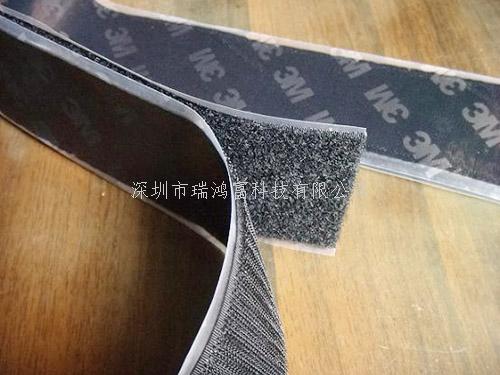 深圳市瑞鴻富科技有限公司是集于研發(fā)生產(chǎn)尼龍粘扣帶魔術貼、射出勾魔術貼、蘑菇頭魔術貼、細軟勾魔術貼、勾毛同體魔術貼、不抓毛魔術貼、發(fā)卷帶魔術貼、高周波電壓魔術貼、阻燃型防火魔術貼、背靠背粘扣帶,魔術貼捆綁帶,魔術貼扎帶、背膠沖型魔術貼、松緊彈力魔術貼、3M魔術貼、魔術布/OK布、注塑袖口魔術貼、3D VR眼鏡頭帶、運動器材魔術貼、醫(yī)用魔術貼、數(shù)據(jù)線收納皮扣、研磨片魔術貼、特殊魔術貼等產(chǎn)品為粘扣扎帶提供最好的解決方案定制加工的大型廠家之一