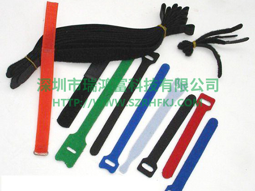 深圳市瑞鴻富科技有限公司魔術(shù)貼扎帶廠家 產(chǎn)品介紹:背對(duì)背型魔術(shù)貼(粘扣帶)/ 魔術(shù)貼綁線帶特性及用途:采用進(jìn)口膠將魔術(shù)貼毛面與勾面(A+B),進(jìn)行復(fù)合,使毛勾不在同一面上。用在電線電纜、光纖光纜、玩具、電子電器等。也可按客人要求設(shè)計(jì)樣式.或供應(yīng)原材料,自行裁切。還可印刷公司LOGO、網(wǎng)址及廣告促銷信息等。 材質(zhì): 1、粘扣布背對(duì)塑膠勾 2、粘扣布背對(duì)普通勾 3、普通毛背對(duì)普通勾 4、粘扣布背對(duì)蘑菇勾 5、不抓毛背普通勾等; 尺寸:規(guī)格有多種,按客要求生產(chǎn)不同規(guī)格長度,如有需要,可來電索樣。顏色:現(xiàn)有顏色為黑、白、紅、黃、藍(lán)、綠等色,特殊顏色量量大可訂做.環(huán)保:本產(chǎn)品依據(jù)《進(jìn)出口染色紡織品和皮革制品中禁用偶氮染料的檢驗(yàn)方法》標(biāo)準(zhǔn)進(jìn)行檢測。不含偶氮及其它23種有害物質(zhì)。符合歐洲ROHS標(biāo)準(zhǔn)。-專業(yè)生產(chǎn)魔術(shù)貼捆綁帶,提供魔術(shù)貼捆綁帶產(chǎn)品圖片了解,魔術(shù)貼捆綁帶生產(chǎn)廠家 深圳市瑞鴻富科技有限公司魔術(shù)貼扎帶廠家 產(chǎn)品介紹:背對(duì)背型魔術(shù)貼(粘扣帶)/ 魔術(shù)貼綁線帶特性及用途:采用進(jìn)口膠將魔術(shù)貼毛面與勾面(A+B),進(jìn)行復(fù)合,使毛勾不在同一面上。用在電線電纜、光纖光纜、玩具、電子電器等。也可按客人要求設(shè)計(jì)樣式.或供應(yīng)原材料,自行裁切。還可印刷公司LOGO、網(wǎng)址及廣告促銷信息等。 材質(zhì): 1、粘扣布背對(duì)塑膠勾 2、粘扣布背對(duì)普通勾 3、普通毛背對(duì)普通勾 4、粘扣布背對(duì)蘑菇勾 5、不抓毛背普通勾等; 尺寸:規(guī)格有多種,按客要求生產(chǎn)不同規(guī)格長度,如有需要,可來電索樣。顏色:現(xiàn)有顏色為黑、白、紅、黃、藍(lán)、綠等色,特殊顏色量量大可訂做.環(huán)保:本產(chǎn)品依據(jù)《進(jìn)出口染色紡織品和皮革制品中禁用偶氮染料的檢驗(yàn)方法》標(biāo)準(zhǔn)進(jìn)行檢測。不含偶氮及其它23種有害物質(zhì)。符合歐洲ROHS標(biāo)準(zhǔn)。-專業(yè)生產(chǎn)魔術(shù)貼捆綁帶,提供魔術(shù)貼捆綁帶產(chǎn)品圖片了解,魔術(shù)貼捆綁帶生產(chǎn)廠家