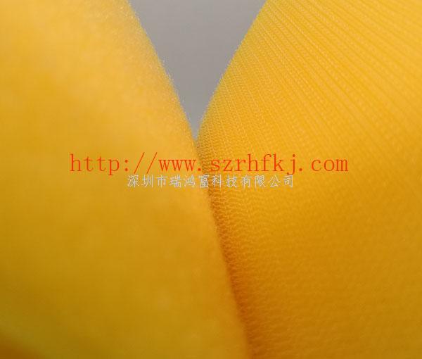 深圳市瑞鴻富科技有限公司是集于生產(chǎn)研發(fā)尼龍粘扣帶魔術(shù)貼、射出勾魔術(shù)貼、蘑菇頭魔術(shù)貼、細軟勾魔術(shù)貼、勾毛同體魔術(shù)貼、不抓毛魔術(shù)貼、發(fā)卷帶魔術(shù)貼、高周波電壓魔術(shù)貼、阻燃型防火魔術(shù)貼、背靠背粘扣魔術(shù)貼捆綁扎帶、背膠沖型魔術(shù)貼、松緊彈力魔術(shù)貼、、3M魔術(shù)貼、魔術(shù)布/OK布、注塑袖口魔術(shù)貼、3D VR眼鏡頭帶、運動器材魔術(shù)貼、醫(yī)用魔術(shù)貼、數(shù)據(jù)線收納皮扣、研磨片魔術(shù)貼、特殊魔術(shù)貼等產(chǎn)品為粘扣捆綁扎帶提供好的解決方案定制加工的大型廠家之一